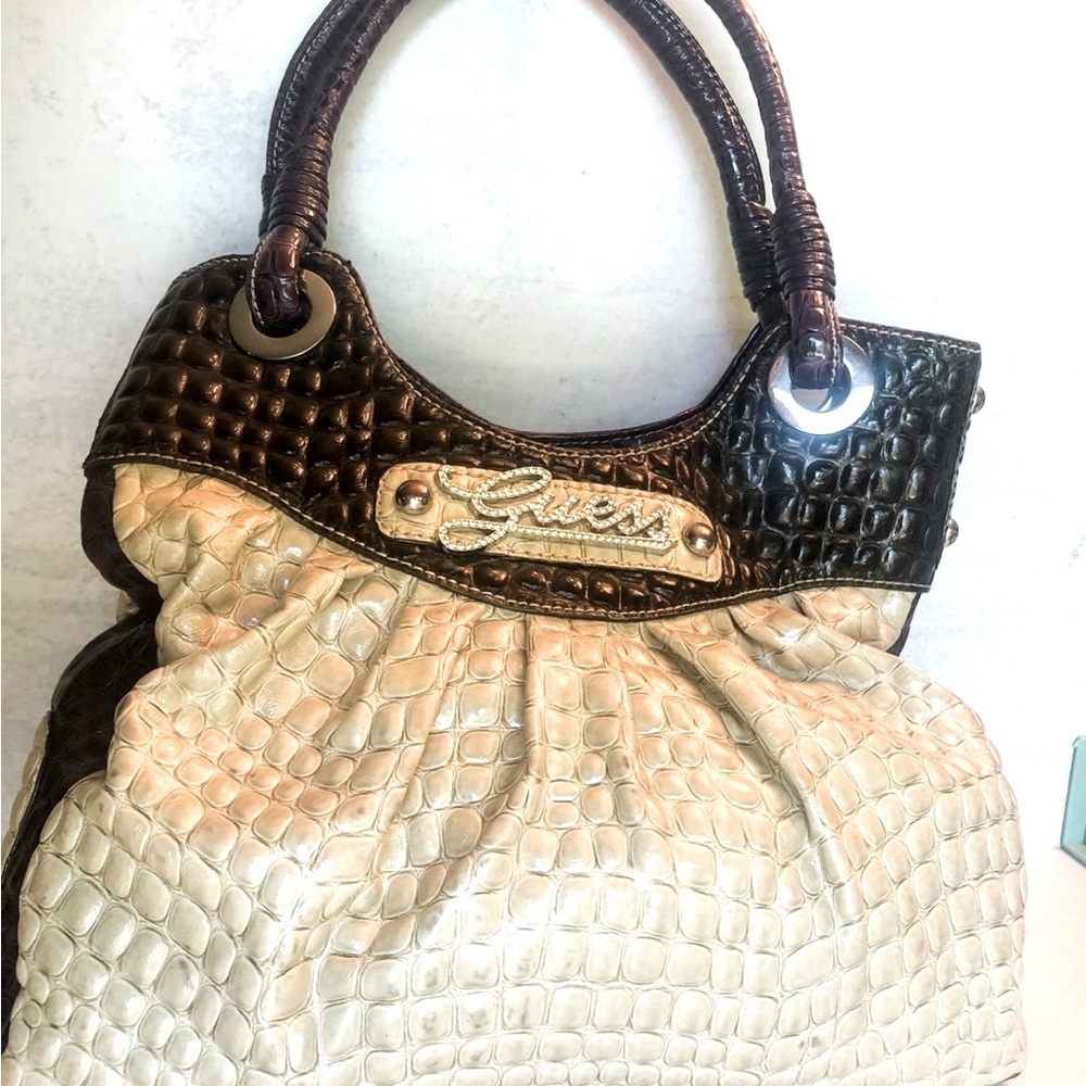 Guess bag in excellent condition!